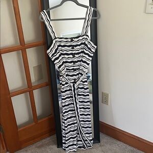 Ann Taylor Black and White Wave Pattern Maxi Dress